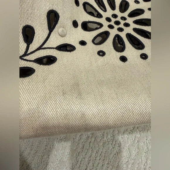 Chloe Kamilla east west eyelet broderie linen tote with leather handles - Picture 5 of 14